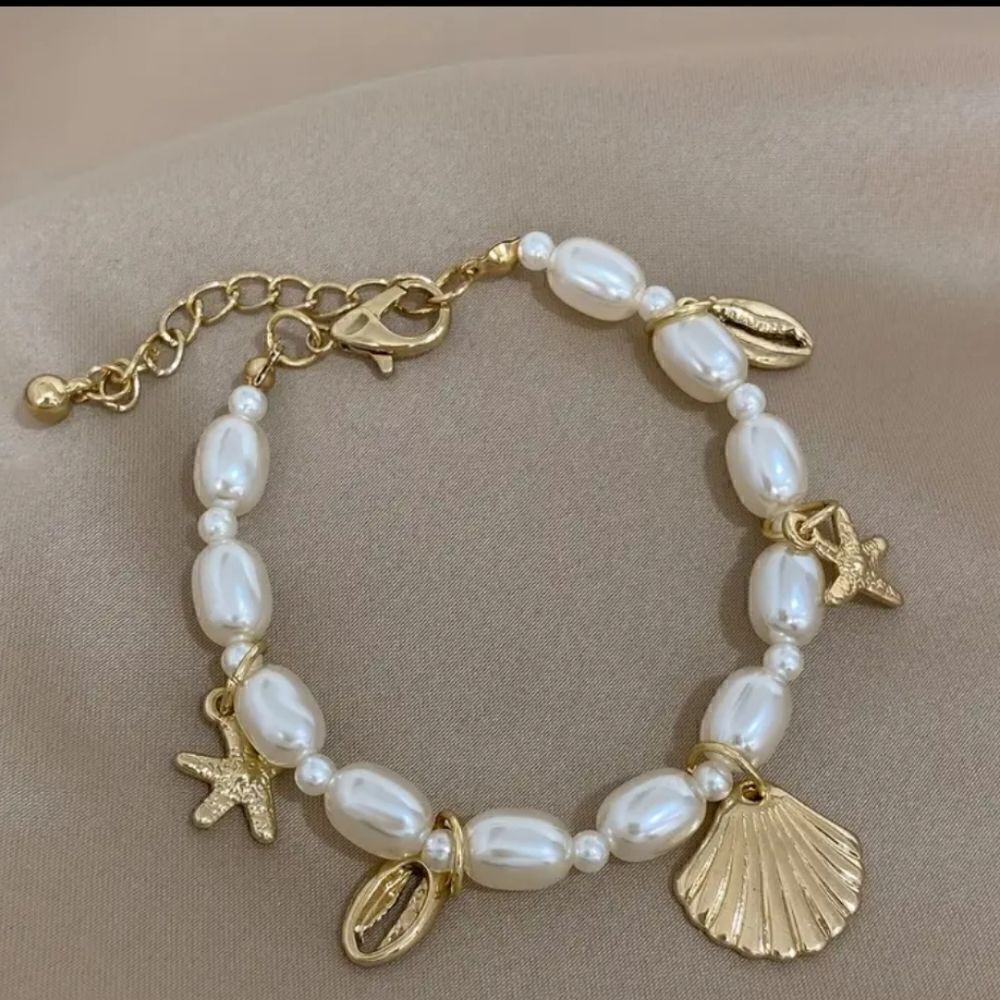 Pearls and charms bracelet gold plated